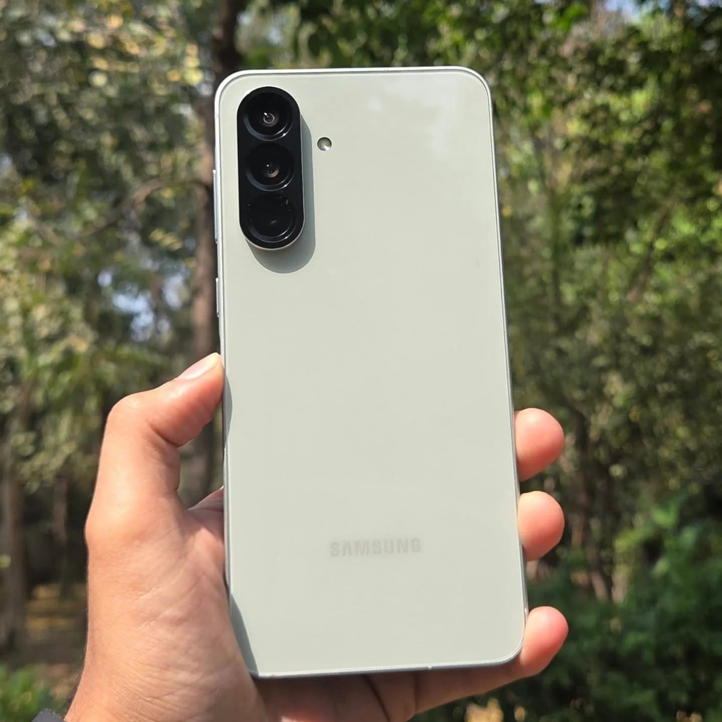SAMSUNG Samsung A56 5G 256GB Awesome Olive — BTCELL Ecuador